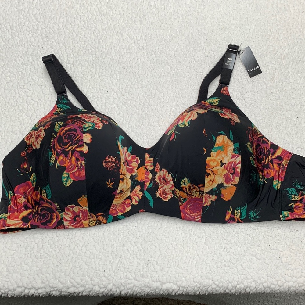 Torrid 360 Back Smoothing wire-free bra. NWT
